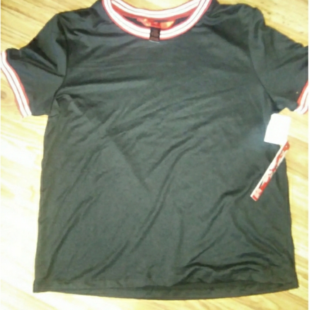 NWT Jrs Large Hot Kiss Tshirt